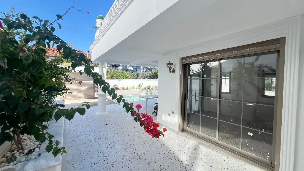 Villa in Babatasi